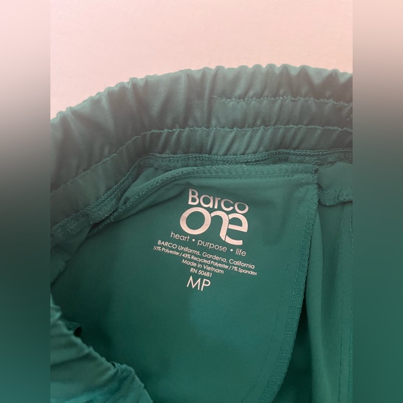 Barco One Scrub Set - Picture 12 of 14